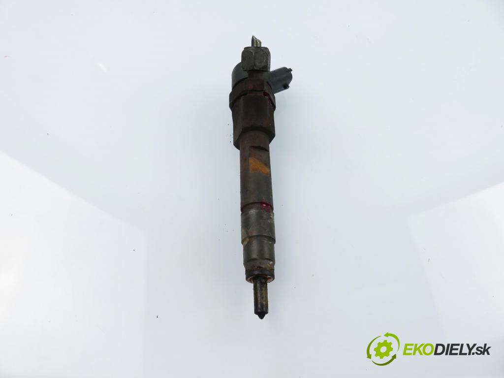 VOLVO V40 Kombi (645) KOMBI 2002 75,00 1.9 DI 102 - D 4192 T4 1870,00 vstrekovač 0445110021 ; 7700111014 (Vstrekovač paliva)