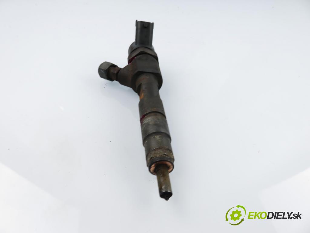 VOLVO V40 Kombi (645) KOMBI 2002 75,00 1.9 DI 102 - D 4192 T4 1870,00 vstrekovač 0445110021 ; 7700111014 (Vstrekovač paliva)