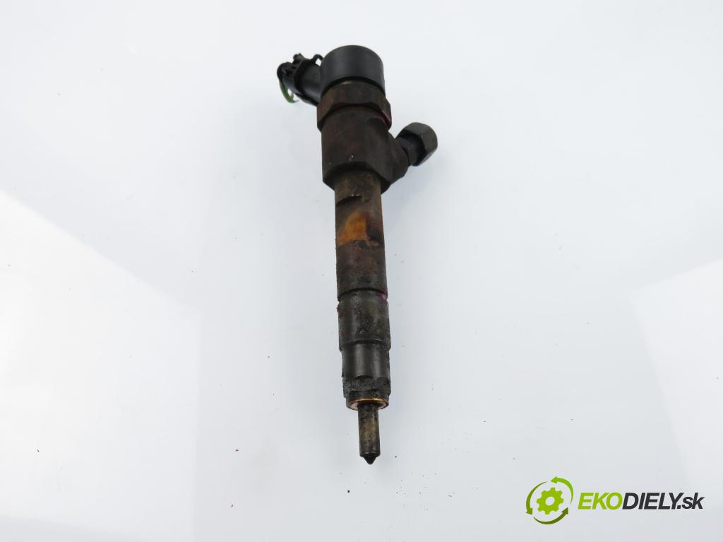VOLVO V40 Kombi (645) KOMBI 2002 75,00 1.9 DI 102 - D 4192 T4 1870,00 vstrekovač 0445110021 ; 7700111014 (Vstrekovač paliva)