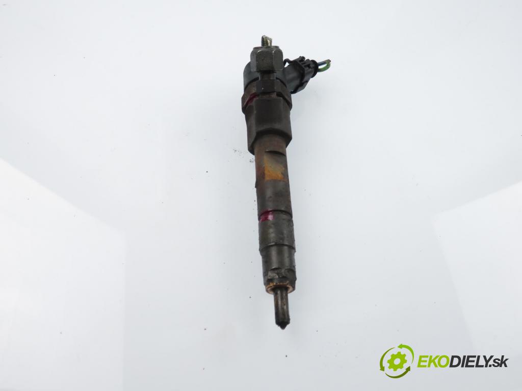 VOLVO V40 Kombi (645) KOMBI 2002 75,00 1.9 DI 102 - D 4192 T4 1870,00 vstrekovač 0445110021 ; 7700111014 (Vstrekovač paliva)