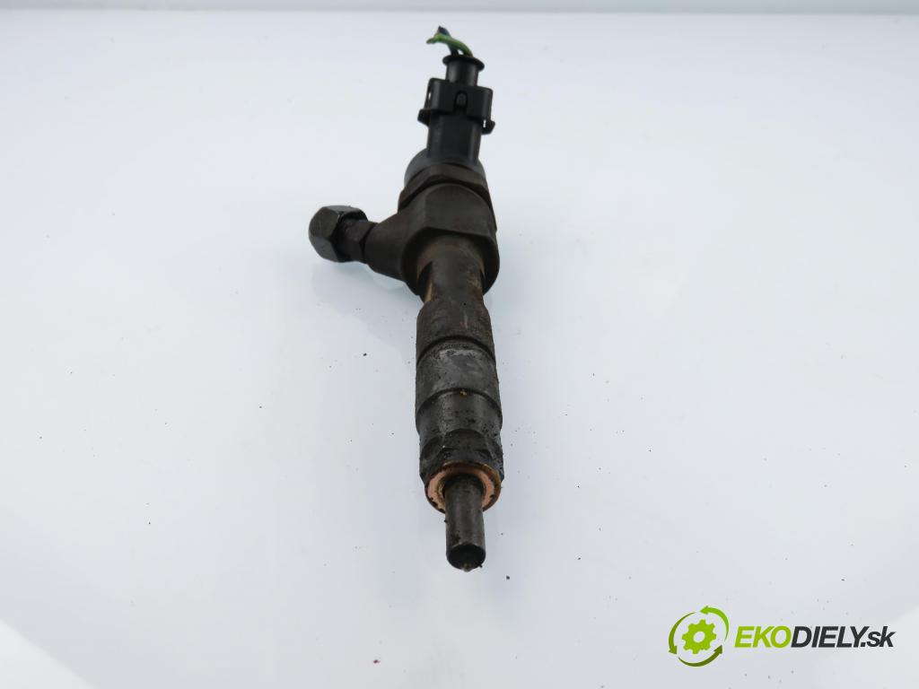 VOLVO V40 Kombi (645) KOMBI 2002 75,00 1.9 DI 102 - D 4192 T4 1870,00 vstrekovač 0445110021 ; 7700111014 (Vstrekovač paliva)