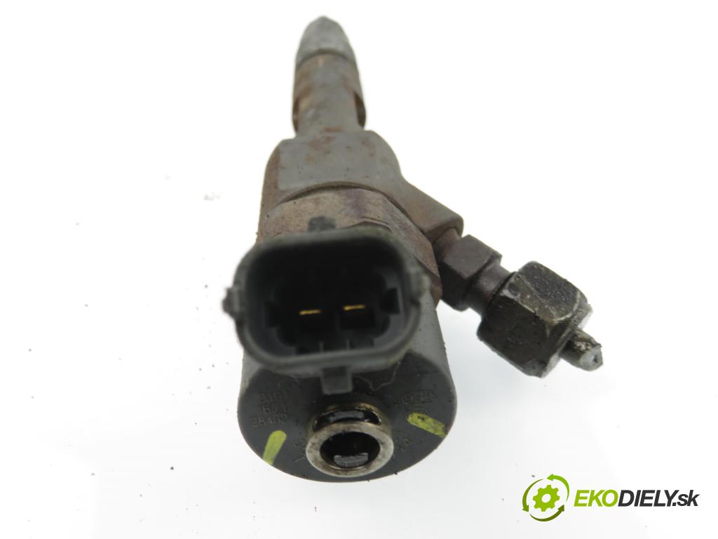 VOLVO V40 Kombi (645) KOMBI 2002 75,00 1.9 DI 102 - D 4192 T4 1870,00 vstrekovač 0445110021 ; 7700111014 (Vstrekovač paliva)