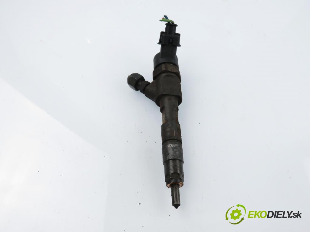 VOLVO V40 Kombi (645) KOMBI 2002 75,00 1.9 DI 102 - D 4192 T4 1870,00 vstrekovač 0445110021 ; 7700111014 (Vstrekovač paliva)