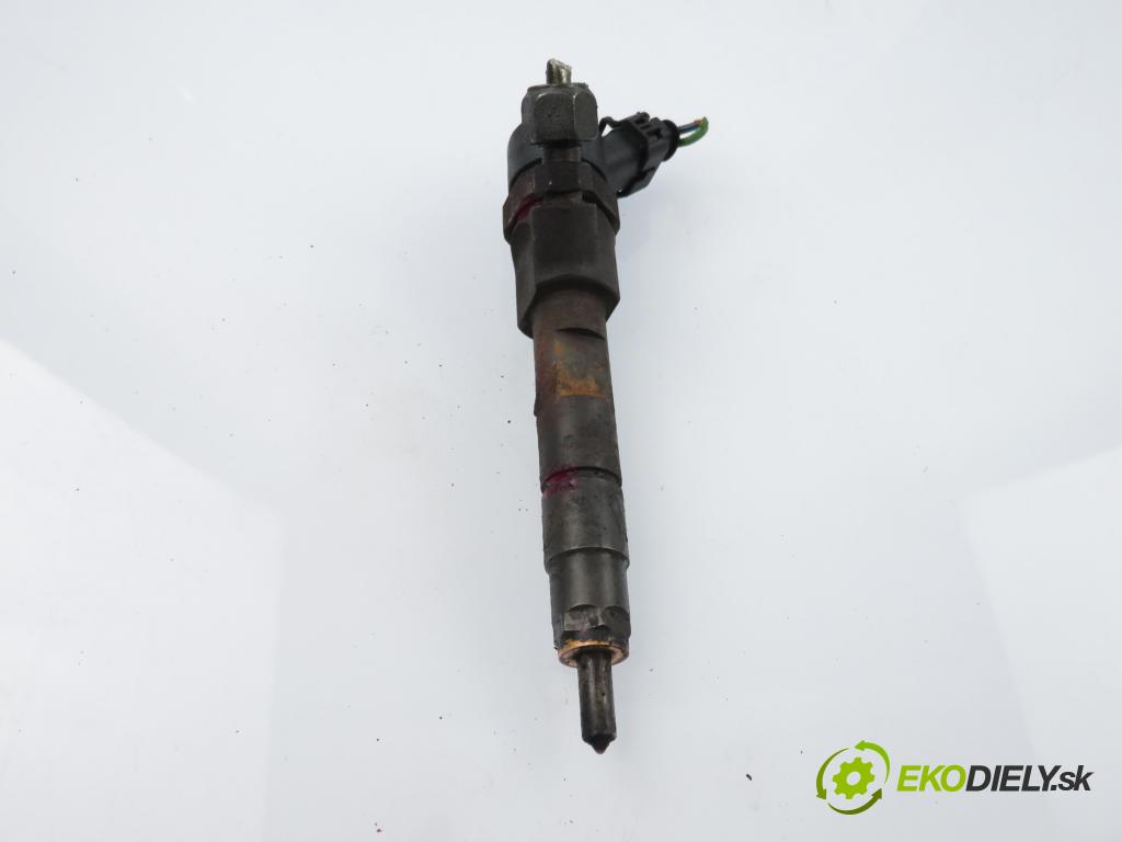 VOLVO V40 Kombi (645) KOMBI 2002 75,00 1.9 DI 102 - D 4192 T4 1870,00 vstrekovač 0445110021 ; 7700111014 (Vstrekovač paliva)