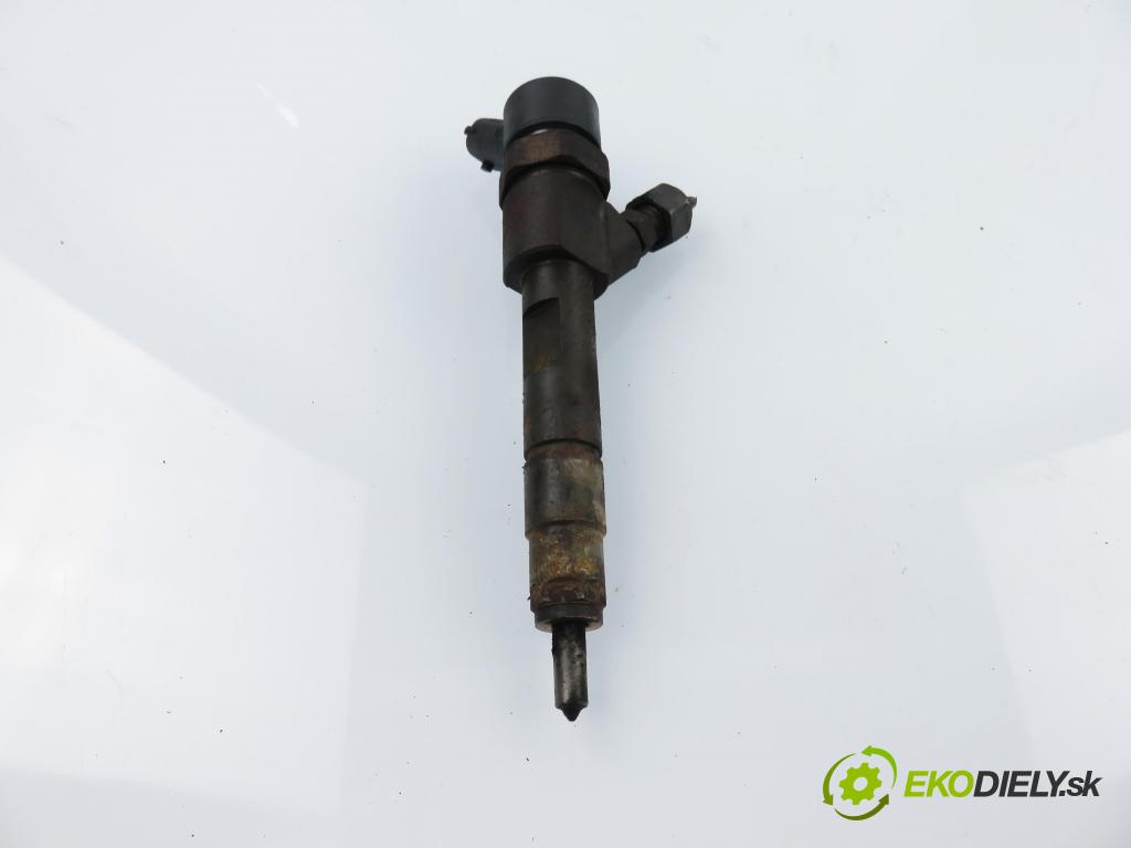 VOLVO V40 Kombi (645) KOMBI 2002 75,00 1.9 DI 102 - D 4192 T4 1870,00 vstrekovač 0445110021 ; 7700111014 (Vstrekovač paliva)