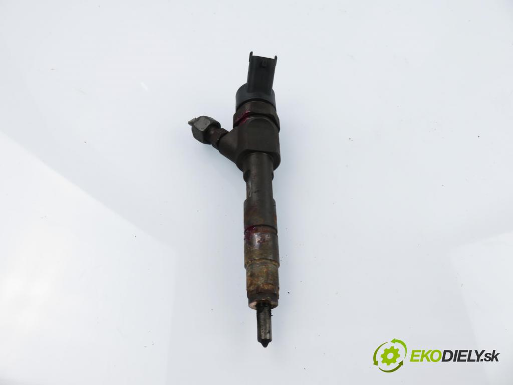 VOLVO V40 Kombi (645) KOMBI 2002 75,00 1.9 DI 102 - D 4192 T4 1870,00 vstrekovač 0445110021 ; 7700111014 (Vstrekovač paliva)