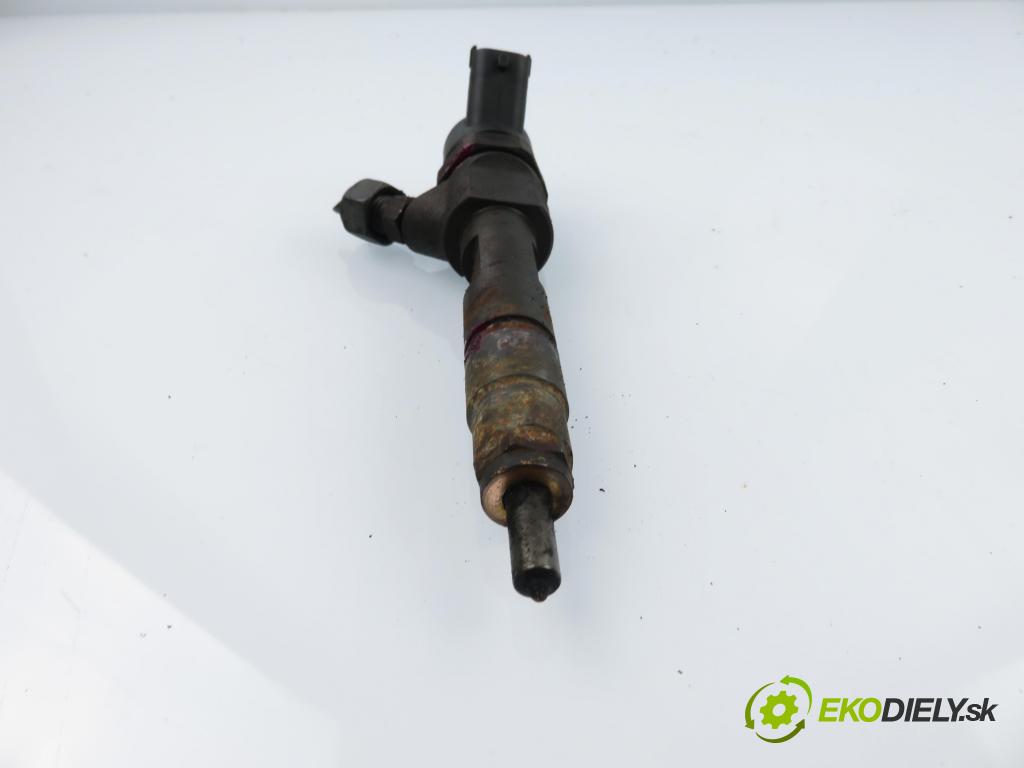 VOLVO V40 Kombi (645) KOMBI 2002 75,00 1.9 DI 102 - D 4192 T4 1870,00 vstrekovač 0445110021 ; 7700111014 (Vstrekovač paliva)