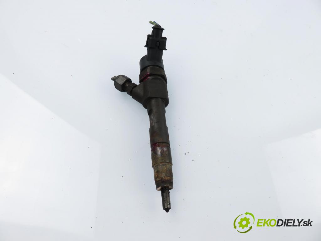 VOLVO V40 Kombi (645) KOMBI 2002 75,00 1.9 DI 102 - D 4192 T4 1870,00 vstrekovač 0445110021 ; 7700111014 (Vstrekovač paliva)