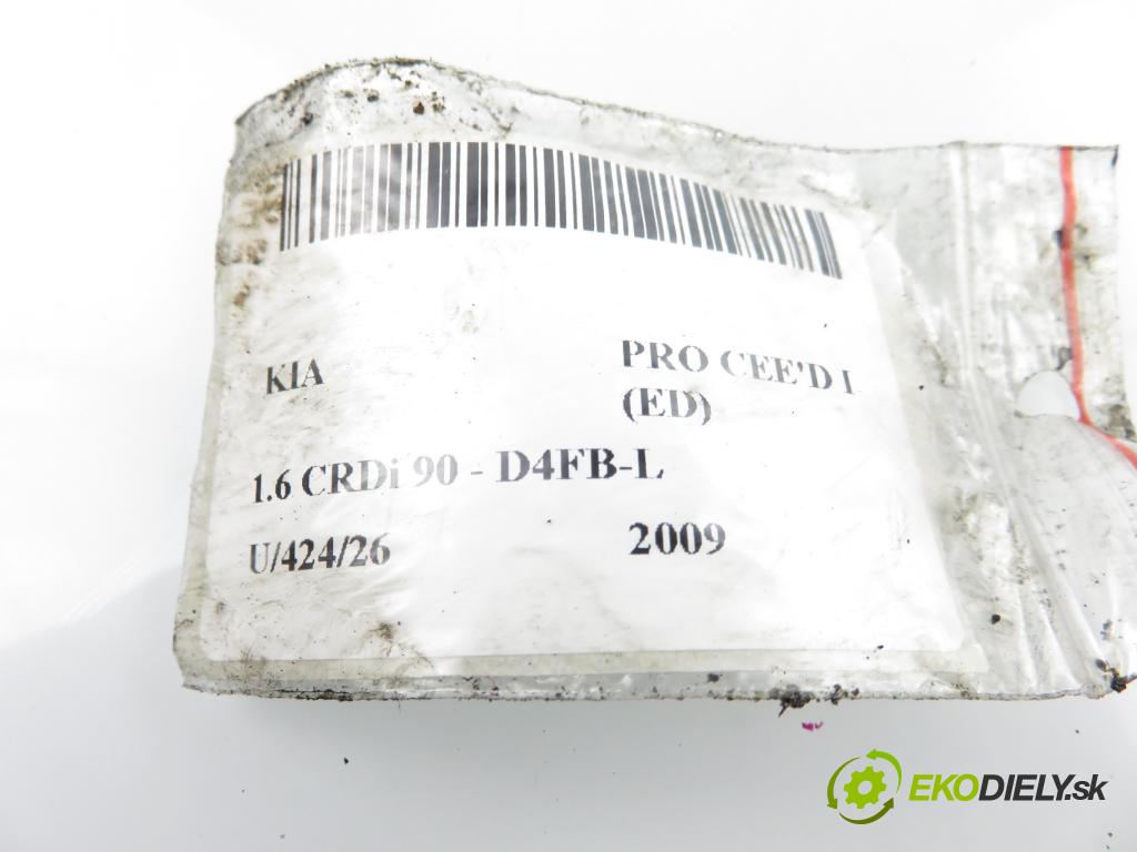 KIA PRO CEE'D (ED) HB 2009 66,00 1.6 CRDi 90 - D4FB-L 1582,00 vstřikovač 0445110256 ; 338002A400 (Vstřikovač paliva)