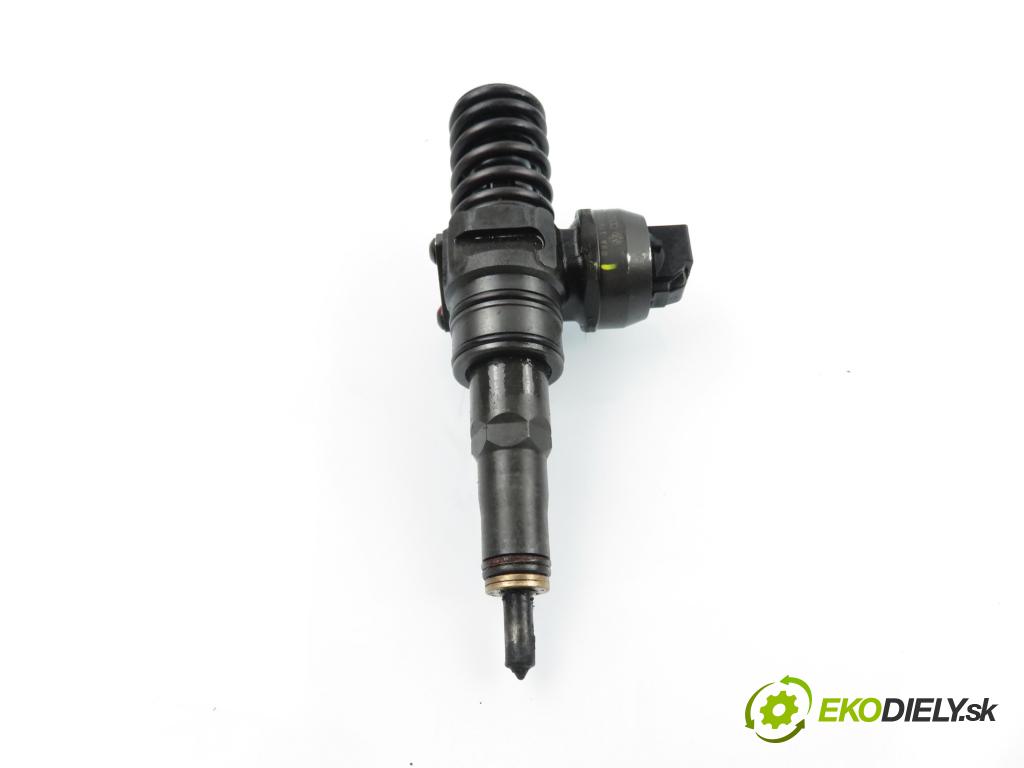 VW GOLF V (1K1) HB 2005 77,00 1.9 TDI PD 105 - BKC 1896,00 Vstrekovač 038130073AG ; 0414720215 (Vstrekovač paliva)