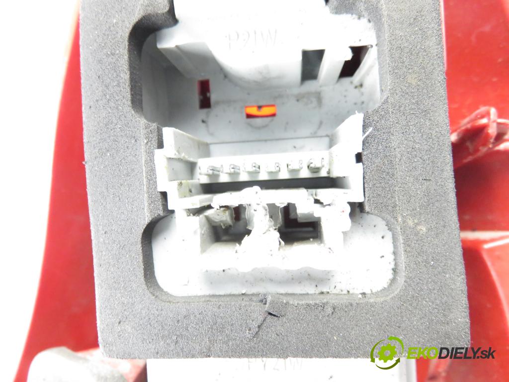 RENAULT CLIO II (BB_, CB_) HB 2000 43,00 1.2 (BB0A, BB0F, BB10, BB1K, BB28, BB2D, BB2H, CB0 1149,00 světlo levé zadní 8200071413