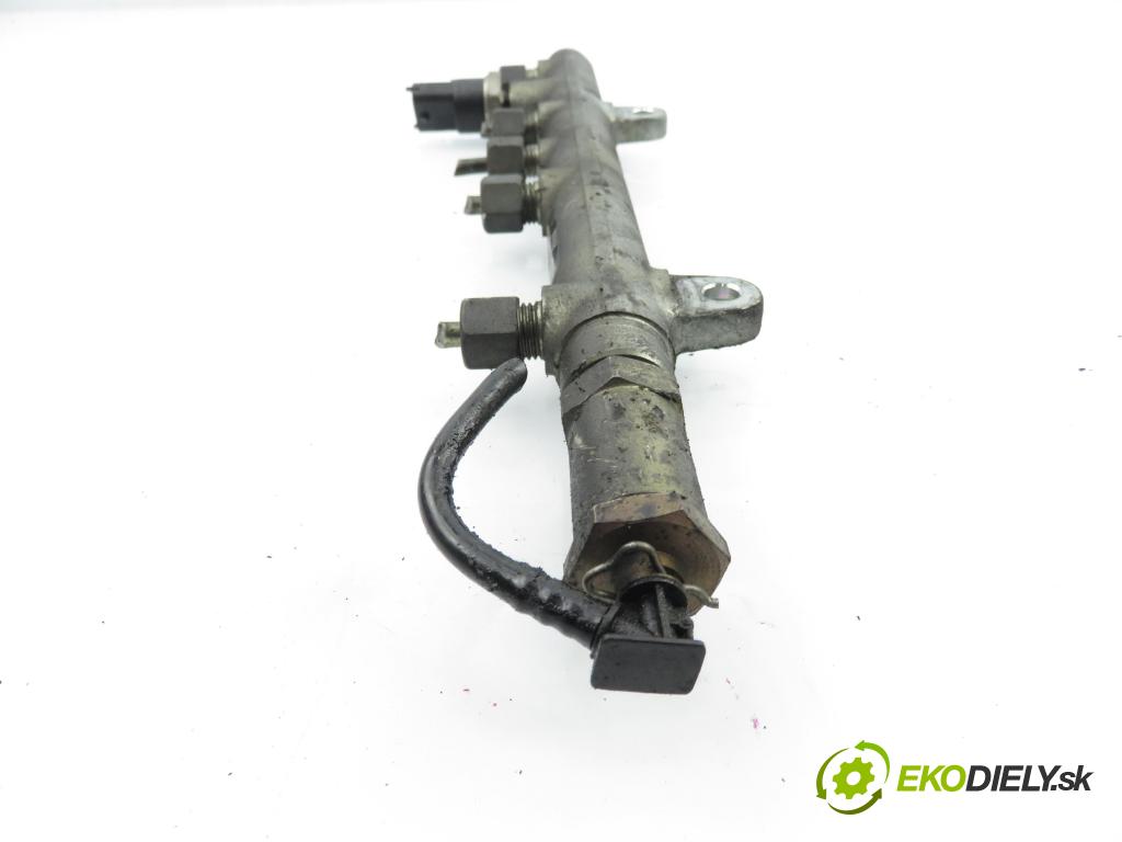 VOLVO V40 Kombi (645) KOMBI 2002 75,00 1.9 DI - D 4192 T4 1870,00 Lišta vstrekovacia 0445214024 ; 7700114017 ; 0281002522 (Vstrekovacia lišta)