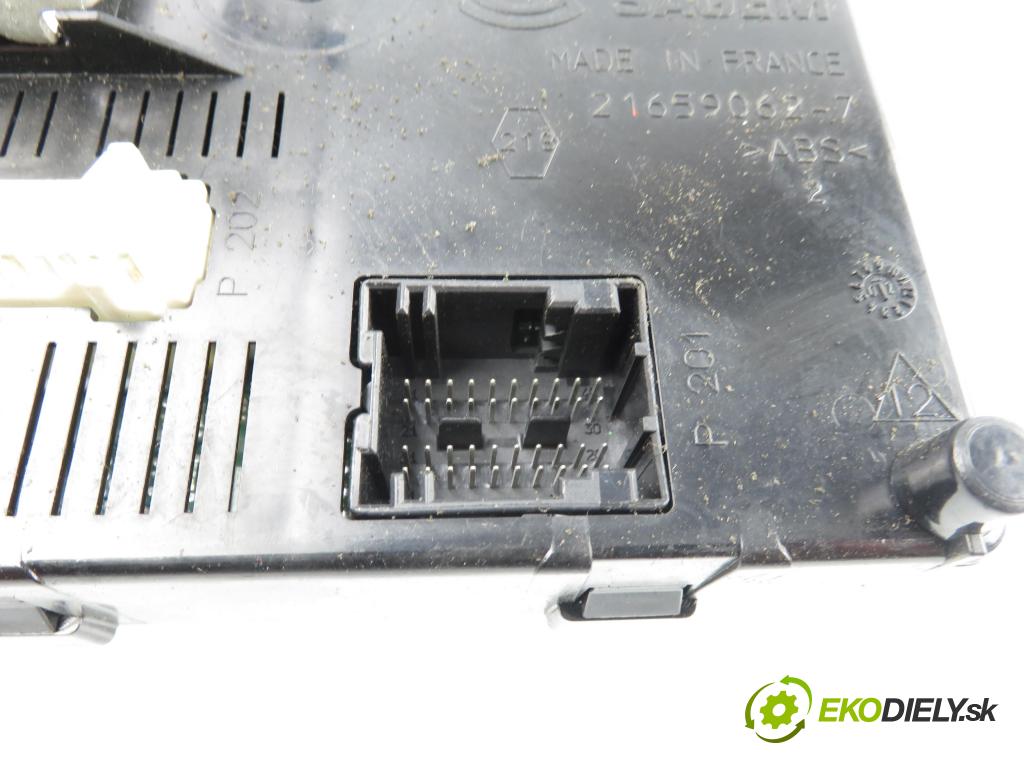 RENAULT CLIO II (BB_, CB_) HB 2000 43,00 1.2 (BB0A, BB0F, BB10, BB1K, BB28, BB2D, BB2H, CB0 1149,00 MODUL UCH-2 8200207134A ; P8200207134A