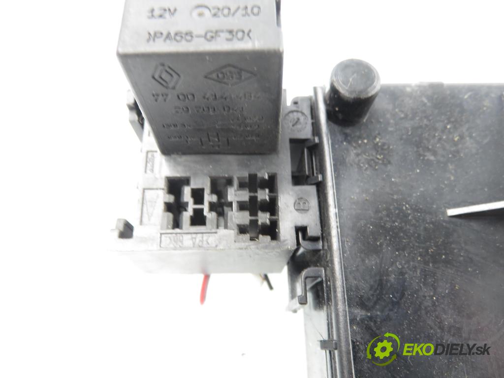 RENAULT CLIO II (BB_, CB_) HB 2000 43,00 1.2 (BB0A, BB0F, BB10, BB1K, BB28, BB2D, BB2H, CB0 1149,00 MODUL UCH-2 8200207134A ; P8200207134A