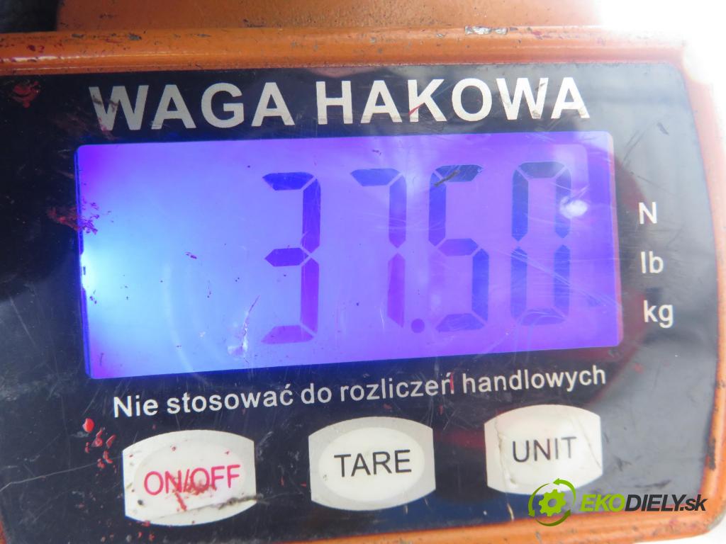 VW PASSAT B5.5 Variant (3B6) KOMBI 2002 96,00 1.9 TDI - AWX 1896,00 výztuha zadní část ABS