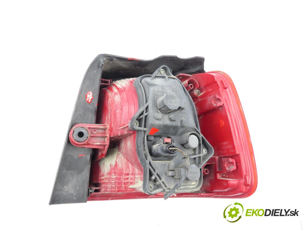 VW TOURAN (1T3) MINIVAN 2010 77,00 1.6 TDI - CAYC 1598,00 Svetlo ľavé zadné