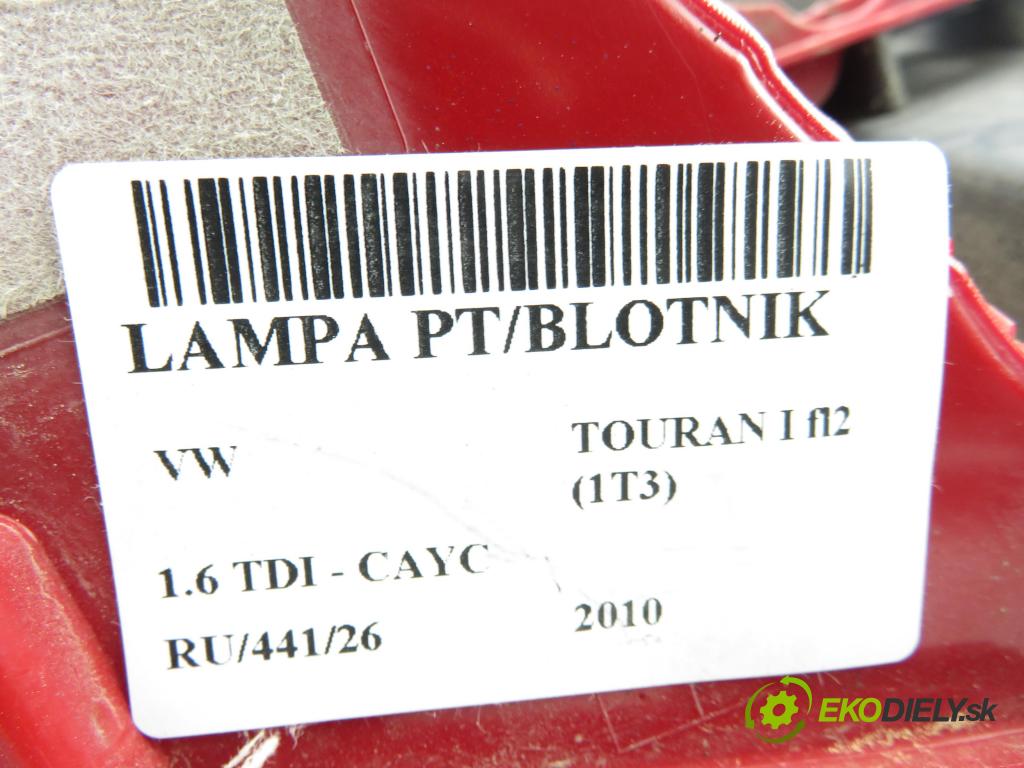 VW TOURAN (1T3) MINIVAN 2010 77,00 1.6 TDI - CAYC 1598,00 Svetlo pravé zadné