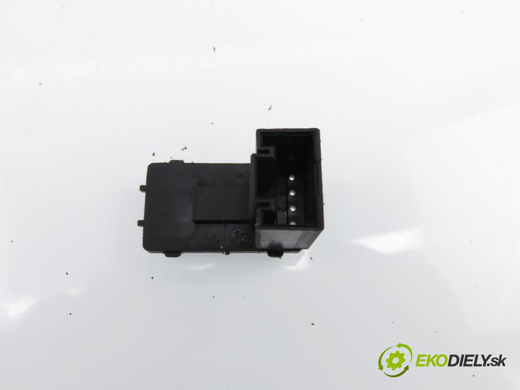 VW TOURAN (1T3) MINIVAN 2010 77,00 1.6 TDI - CAYC 1598,00 mechanismus oken PPE 1T0959702R ; 5K0959792 ; 1T1837730BC