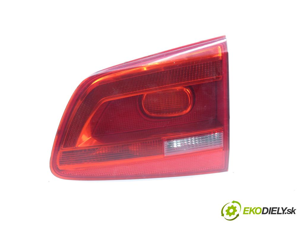 VW TOURAN (1T3) MINIVAN 2010 77,00 1.6 TDI - CAYC 1598,00 Svetlo pravé zadné kufor 