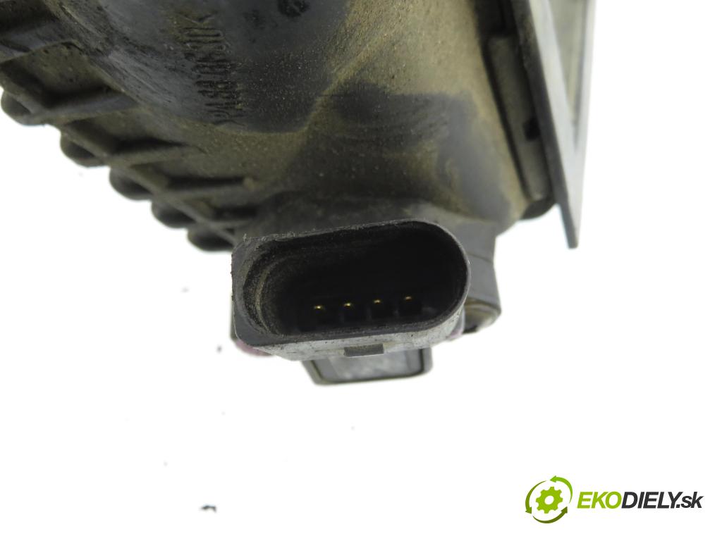 VW TRANSPORTER IV Autobus (70XB, 70XC, 7DB, 7DW, 7DK) BUS 2002 111,00 2.5 TDI - AXG 2461,00 chladič intercooler 701145805C