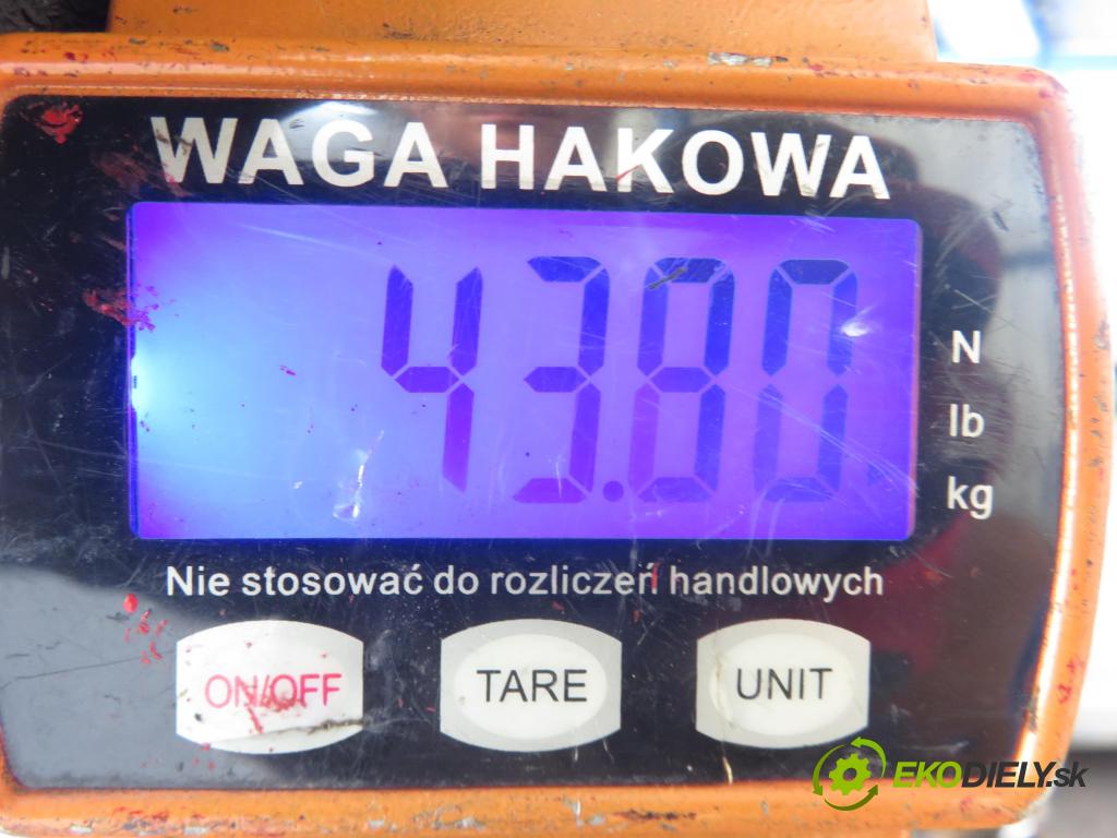 VW GOLF IV Variant (1J5) KOMBI 2000 77,00 1.6 16V - AZD 1598,00 výztuha zadní část ABS
