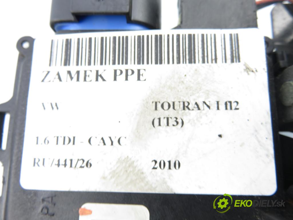 VW TOURAN (1T3) MINIVAN 2010 77,00 1.6 TDI - CAYC 1598,00 zámok 3D1837016AQ