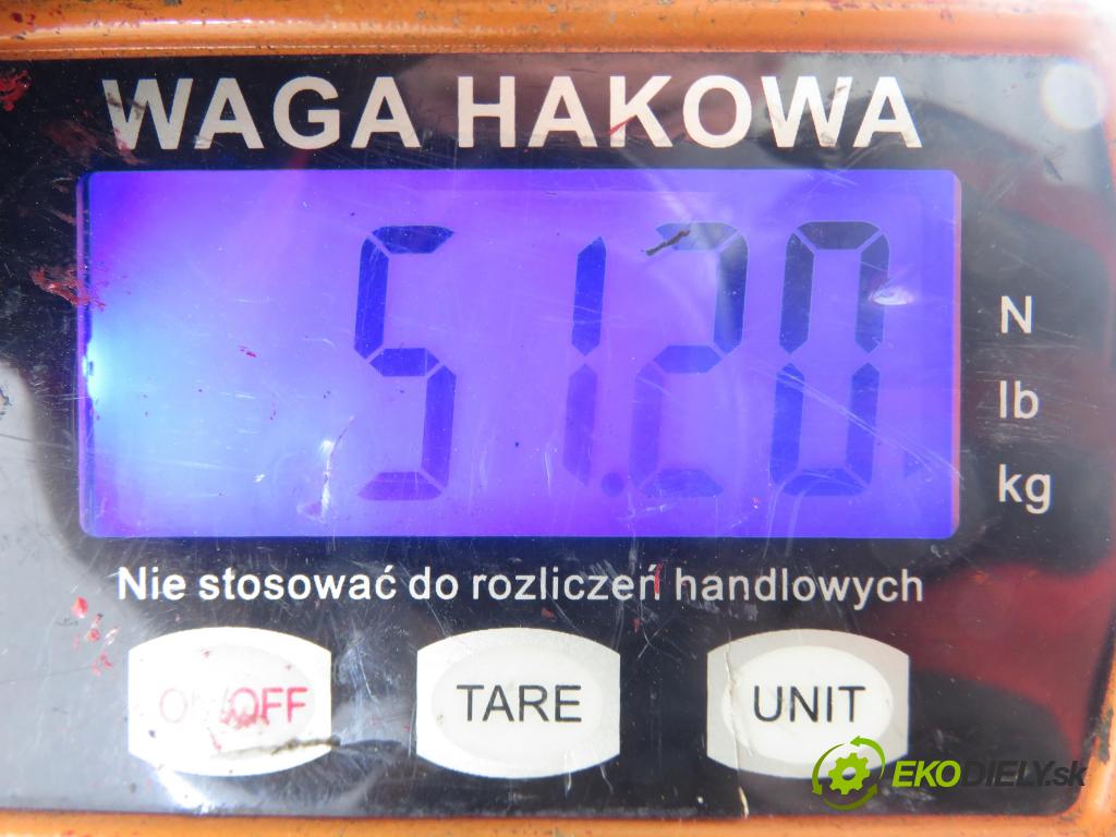 VW PASSAT B5 Variant (3B5) KOMBI 2000 85,00 1.9 TDI - ATJ 1896,00 výztuha zadní část ABS