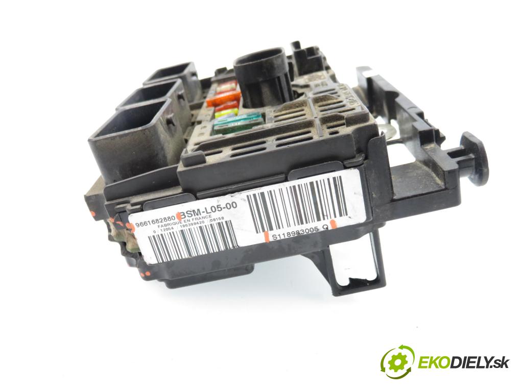 PEUGEOT EXPERT Skrzynia (VF3A_, VF3U_, VF3X_) FURGON 2008 66,00 1.6 HDi 90 16V - 9HU (DV6UTED4) 1560,00 MODUL BSM 9661682880 ; S118983005Q