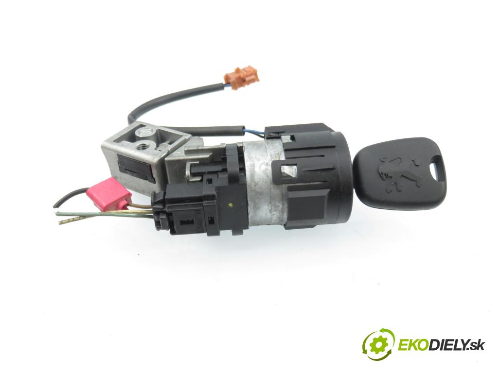 PEUGEOT EXPERT Skrzynia (VF3A_, VF3U_, VF3X_) FURGON 2008 66,00 1.6 HDi 90 16V - 9HU (DV6UTED4) 1560,00 spinačka 36410600 ; 9663123280 (Spínacia skrinka)