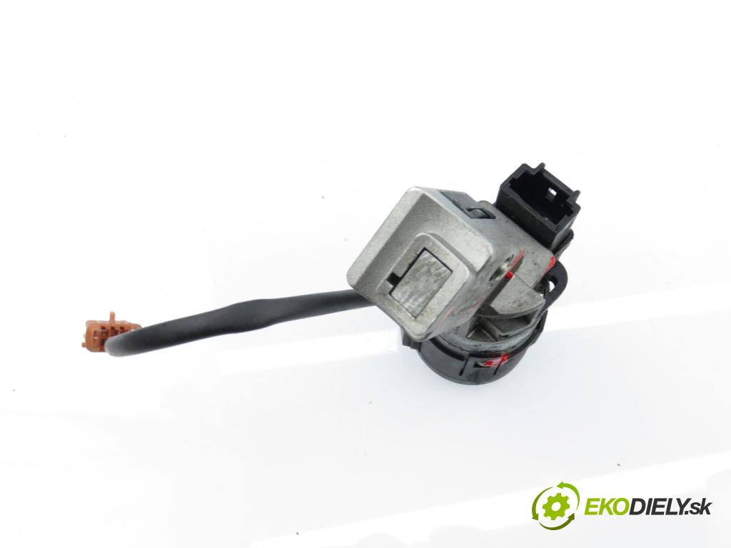 PEUGEOT EXPERT Skrzynia (VF3A_, VF3U_, VF3X_) FURGON 2008 66,00 1.6 HDi 90 16V - 9HU (DV6UTED4) 1560,00 spinačka 36410600 ; 9663123280 (Spínacia skrinka)