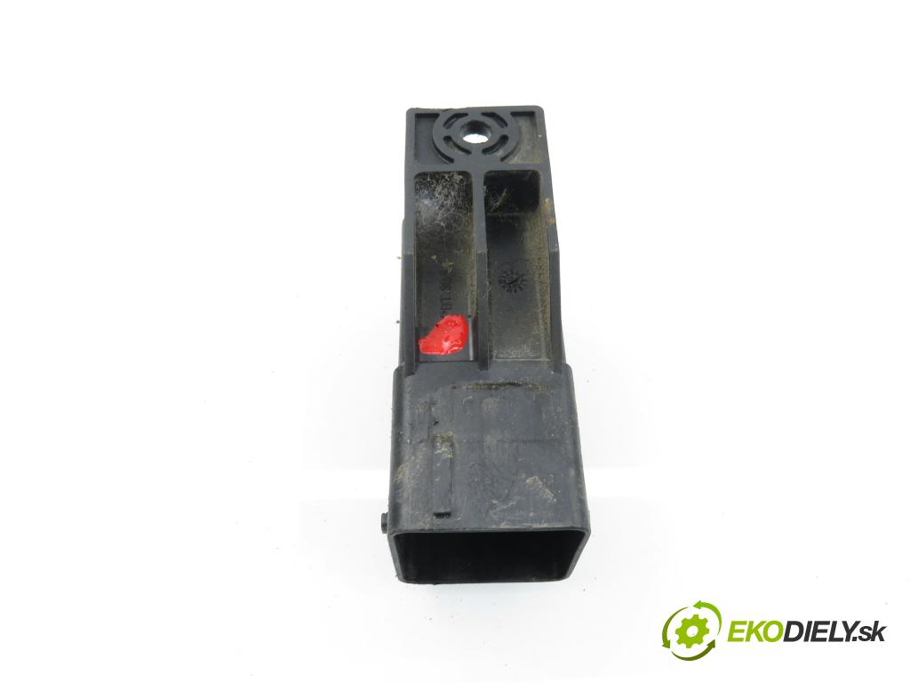 PEUGEOT EXPERT Skrzynia (VF3A_, VF3U_, VF3X_) FURGON 2008 66,00 1.6 HDi 90 16V - 9HU (DV6UTED4) 1560,00 RELÉ: JÚN: 51252002 ; 9640469680
