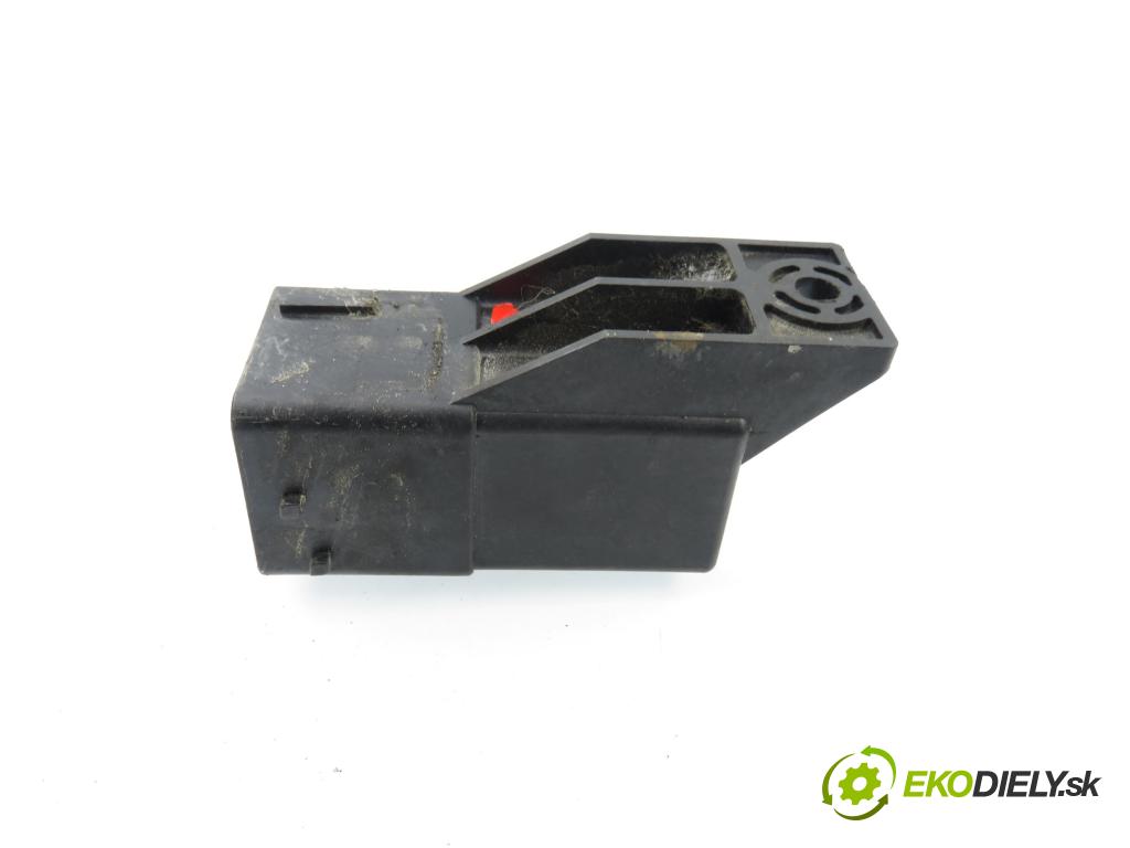 PEUGEOT EXPERT Skrzynia (VF3A_, VF3U_, VF3X_) FURGON 2008 66,00 1.6 HDi 90 16V - 9HU (DV6UTED4) 1560,00 RELÉ: JÚN: 51252002 ; 9640469680