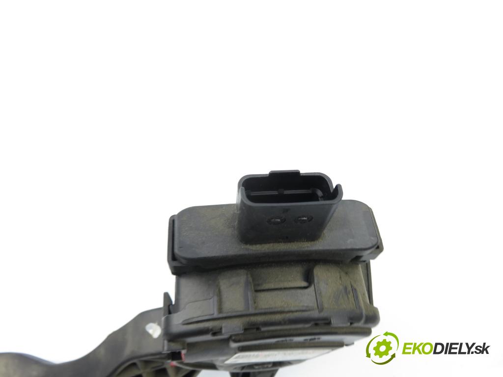 CITROEN C3 I (FC_) HB 2006 80,00 1.6 16V HDi 109 - 9HZ (DV6TED4) 1560,00 Potenciometer plynu 9651270180 ; 6PV00908301 (Potenciometer plynového pedálu)