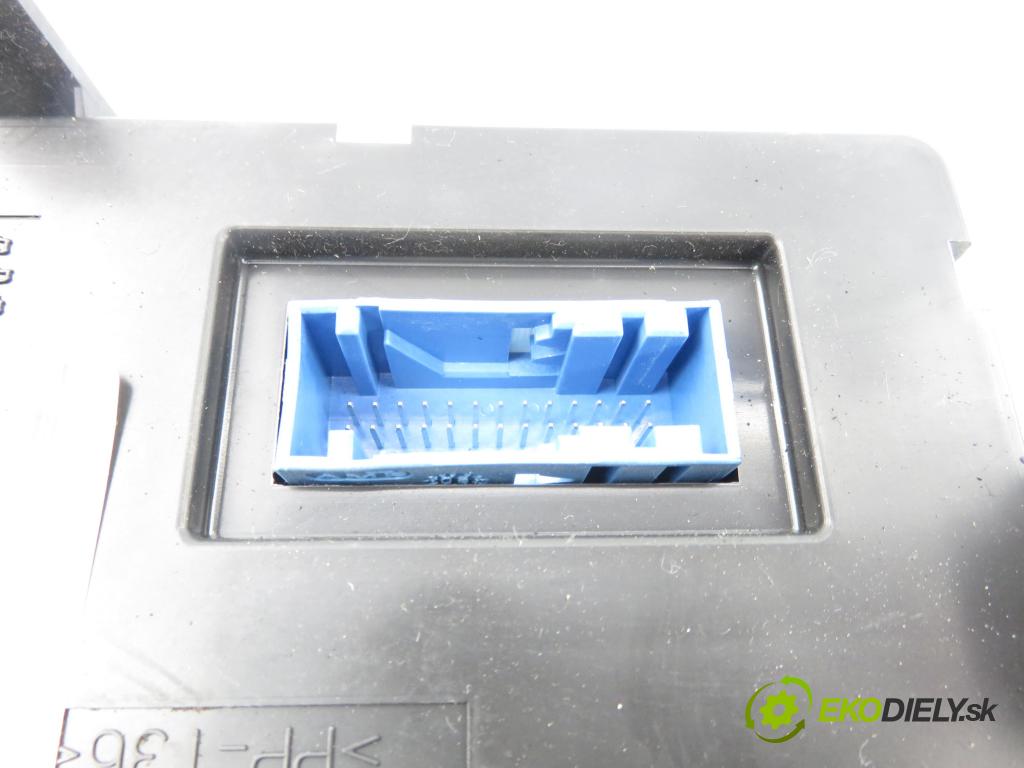 CITROEN C3 I (FC_) HB 2006 80,00 1.6 16V HDi 109 - 9HZ (DV6TED4) 1560,00 Panel kúrenia KLIMATRONIK 96533393XT