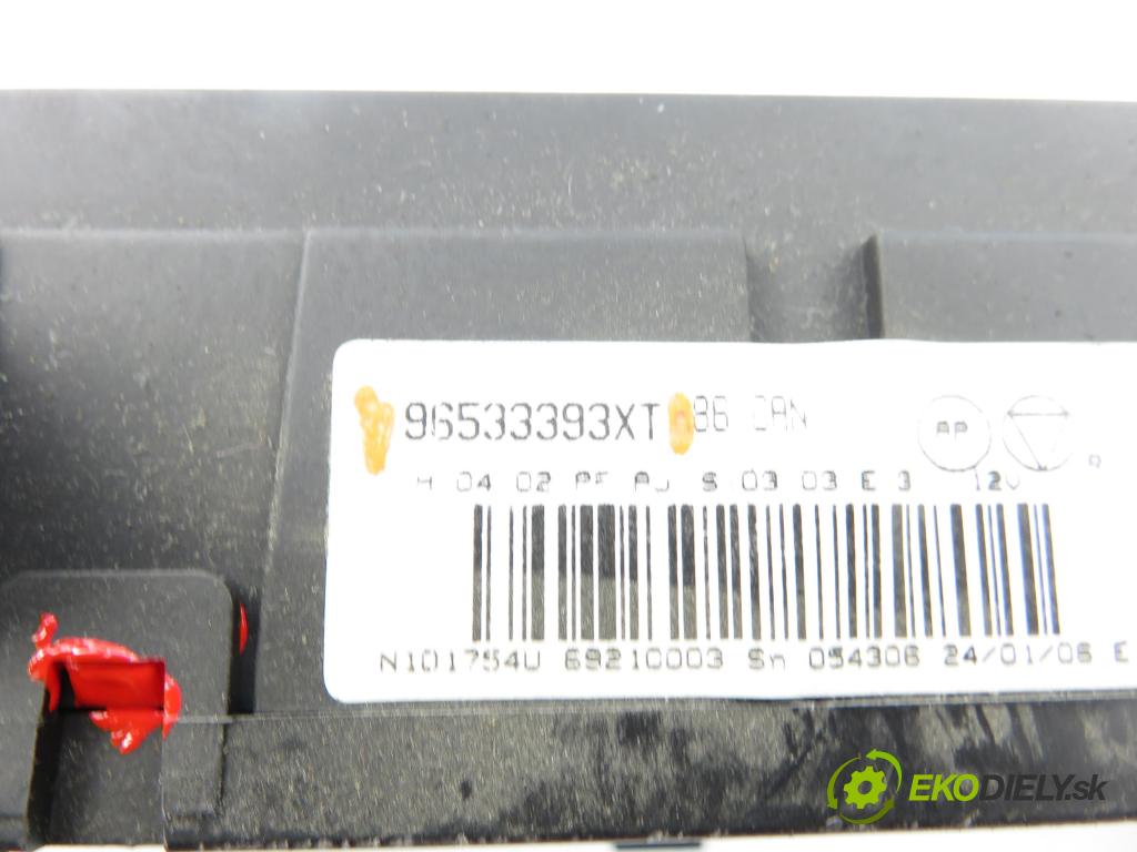 CITROEN C3 I (FC_) HB 2006 80,00 1.6 16V HDi 109 - 9HZ (DV6TED4) 1560,00 Panel kúrenia KLIMATRONIK 96533393XT