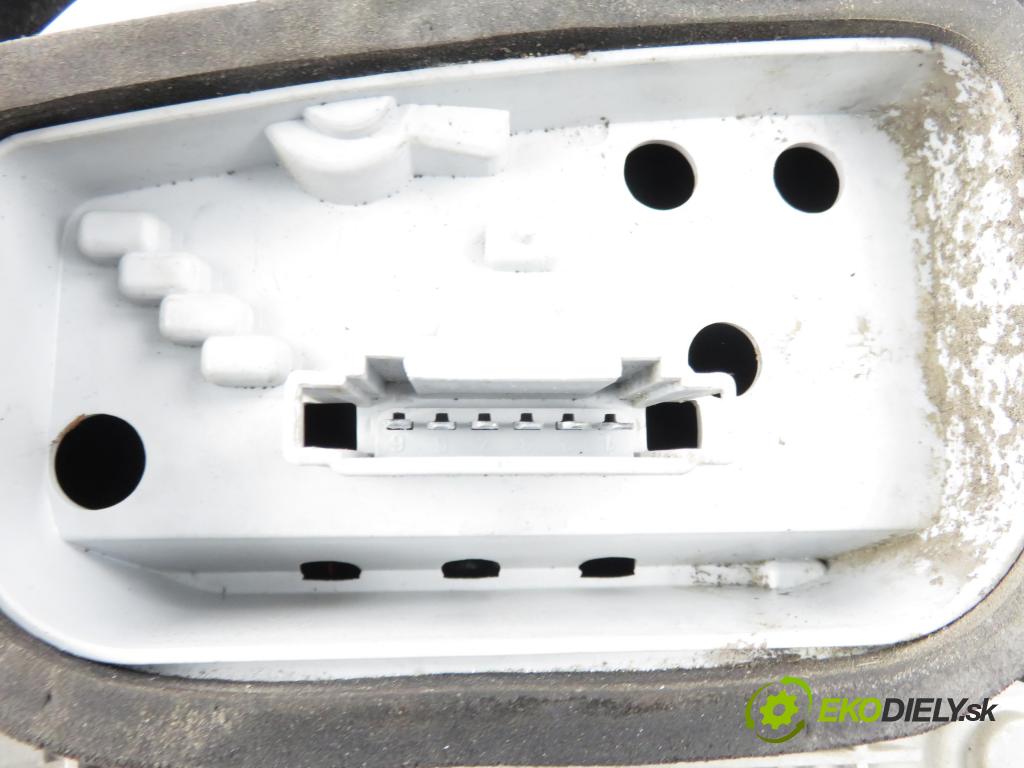 VW POLO (9N_) HB 2002 47,00 1.2 12V 64 - AZQ 1198,00 světlo levé zadní 6Q6945095B ; 6Q6945111A