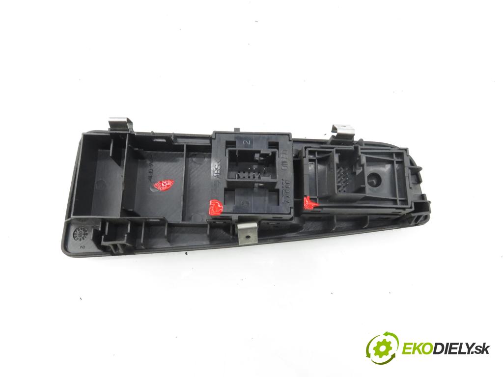 FIAT GRANDE PUNTO (199_) HB 2009 57,00 1.4 - 350 A1.000 1368,00 Panel ovládania okien