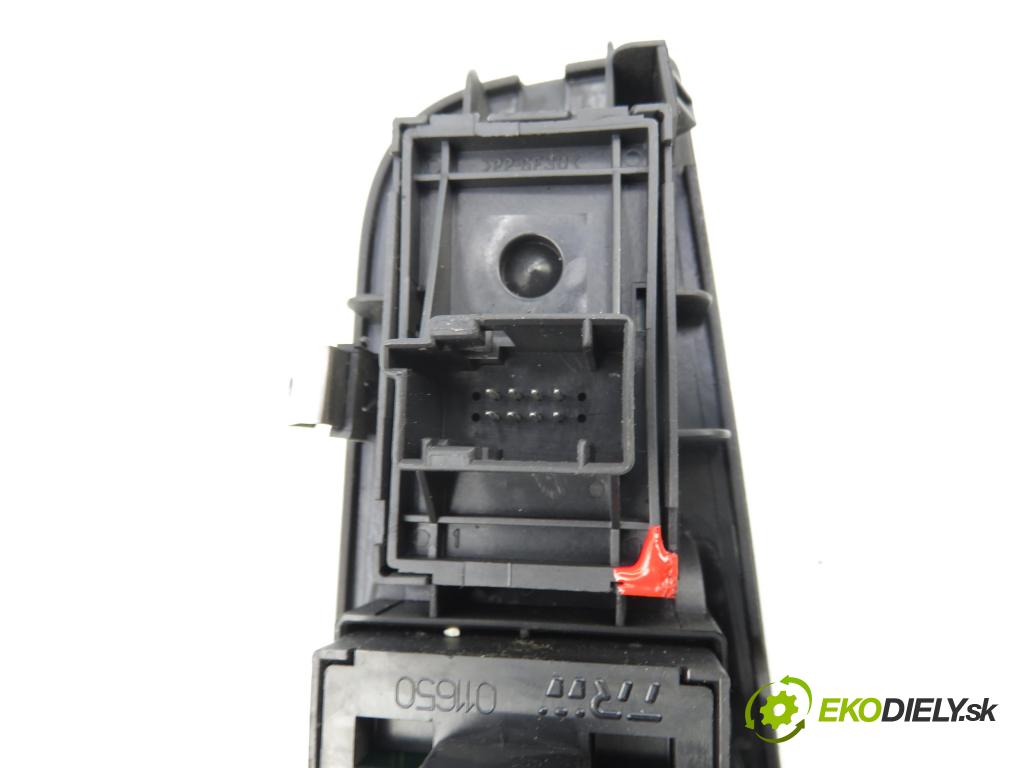 FIAT GRANDE PUNTO (199_) HB 2009 57,00 1.4 - 350 A1.000 1368,00 Panel ovládania okien
