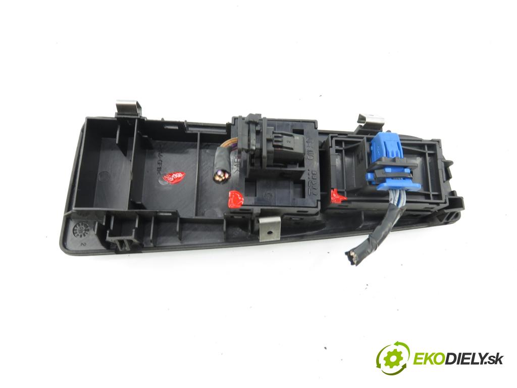 FIAT GRANDE PUNTO (199_) HB 2009 57,00 1.4 - 350 A1.000 1368,00 Panel ovládania okien