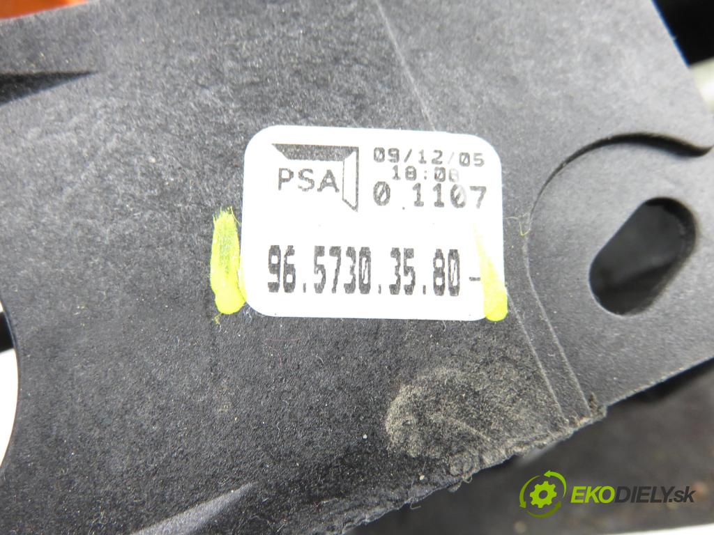 CITROEN C4 coupe (LA_) HB 2006 66,00 1.6 HDi - 9HX (DV6ATED4) 1560,00 ZVEDÁK: 9657303580