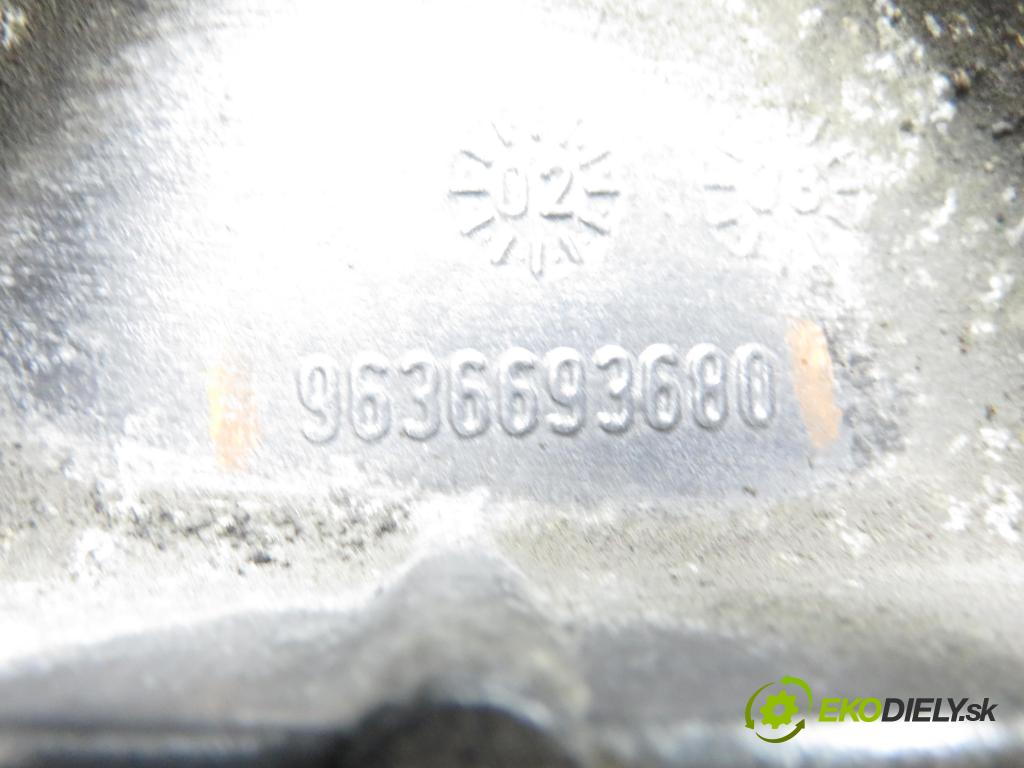 PEUGEOT 307 SW (3H) KOMBI 2003 81,00 1.6 16V - NFU (TU5JP4) 1587,00 Uchytenie 9636693680