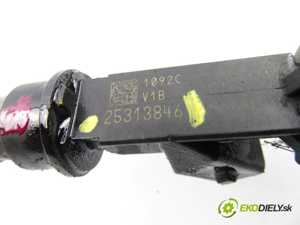 OPEL CORSA C (X01) HB 2001 66,00 1.4 - Z 14 XE 1389,00 Lišta vstrekovacia 25313846 (Vstrekovacia lišta)