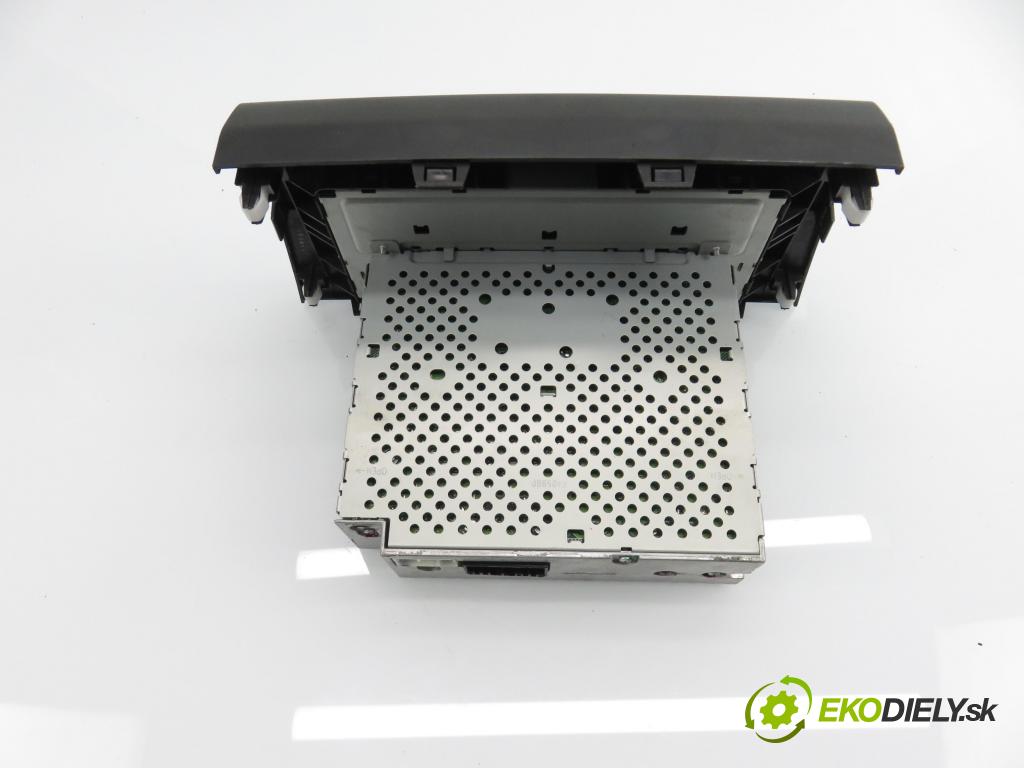 SUZUKI SWIFT III (MZ, EZ) HB 2005 68,00 1.3 4x4 (RS 413) - M13A 1328,00 RADIO CD 3910162J0