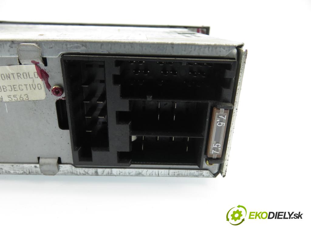 AUDI A3 (8L1) HB 2002 92,00 1.8 - APG 1781,00 RADIO Modul 8L0035152B