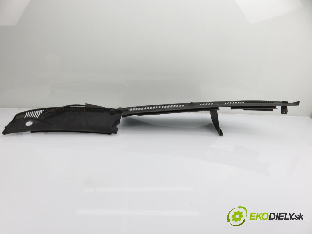 OPEL CORSA C (X01) HB 2003 55,00 1.2 16V 75 - Z 12 XE 1199,00 Torpédo, plast pod čelné okno 09116435 (Torpédo (plast pod čelným sklom))