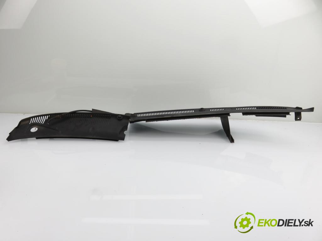 OPEL CORSA C (X01) HB 2003 55,00 1.2 16V 75 - Z 12 XE 1199,00 Torpédo, plast pod čelné okno 09116435 (Torpédo (plast pod čelným sklom))