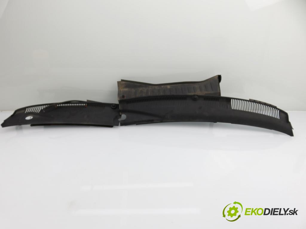 OPEL CORSA C (X01) HB 2003 55,00 1.2 16V 75 - Z 12 XE 1199,00 Torpédo, plast pod čelné okno 09116435 (Torpédo (plast pod čelným sklom))