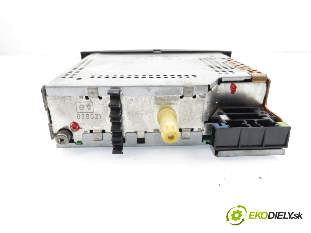 RENAULT TRAFIC II Autobus (JL) BUS 2004 74,00 1.9 dCI 100 (JL0C) - F9Q 760 1870,00 RADIO CD 8200256141C