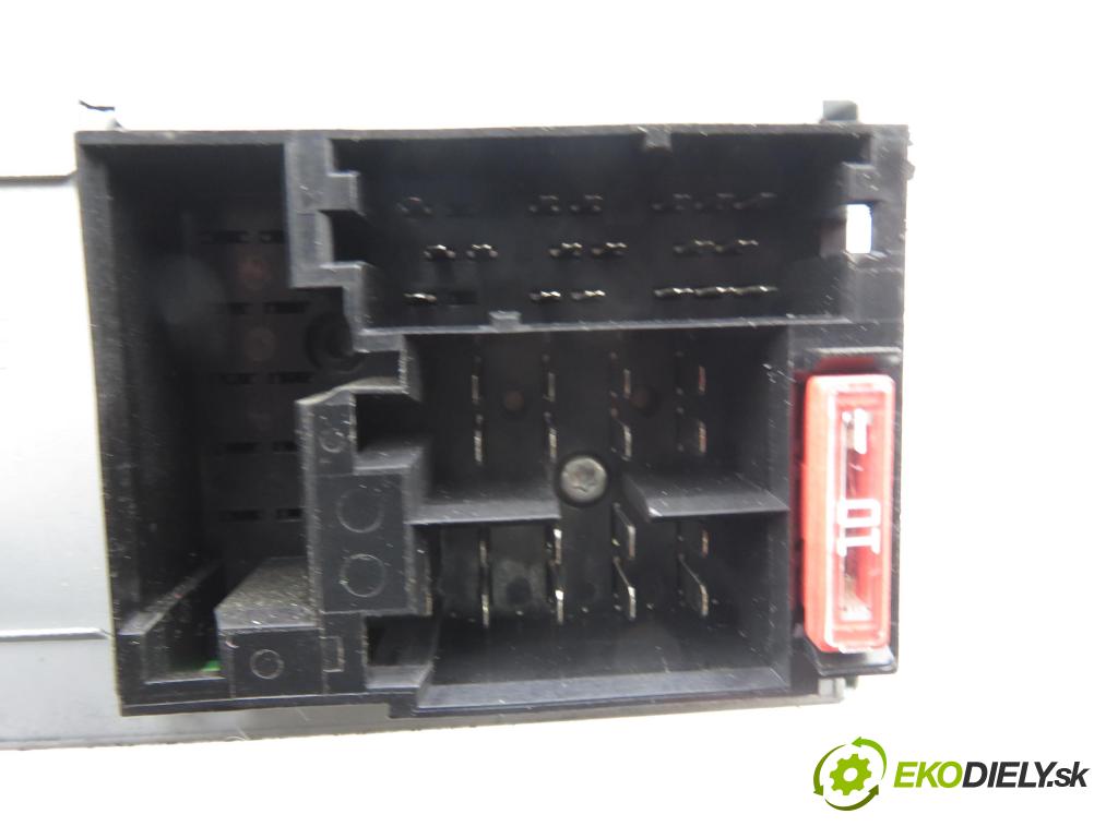 FIAT GRANDE PUNTO (199_) HB 2009 57,00 1.4 - 350 A1.000 1368,00 RADIO CD 7354813000