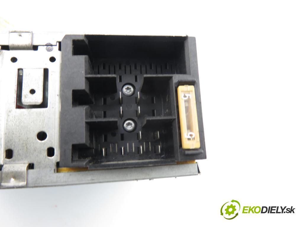 VW POLO (9N_) HB 2002 47,00 1.2 12V 64 - AZQ 1198,00 RADIO Modul
